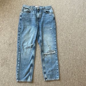 WE THE FREE JEANS DISTRESSED SIZE 30